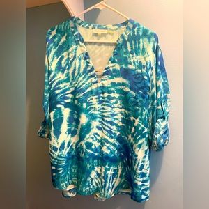 Calvin Klein XL blouse. silver bar detail at the V neckline. 3/4 roll up sleeves